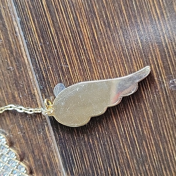 NWOT Angel wings necklace - Picture 4 of 6